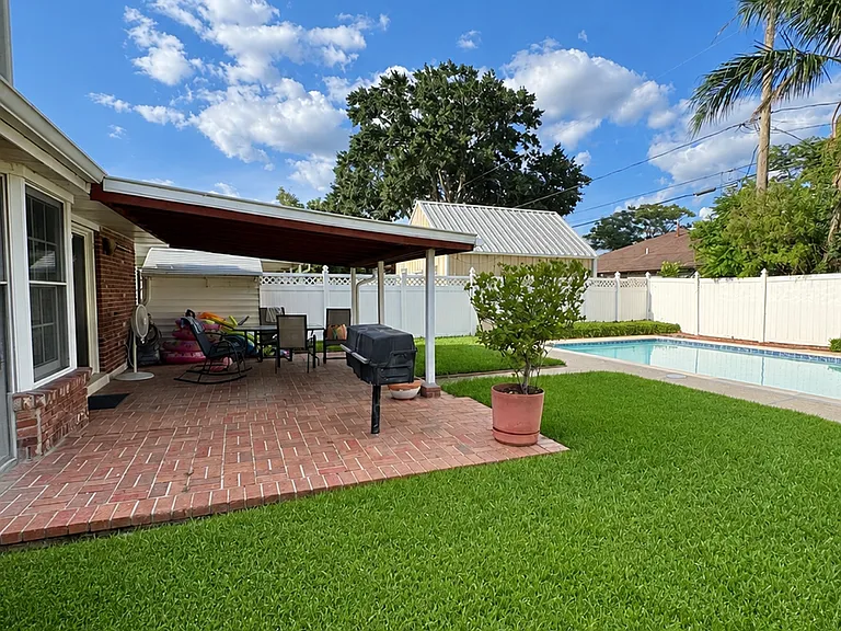 1423 Taft Park — Photo 17