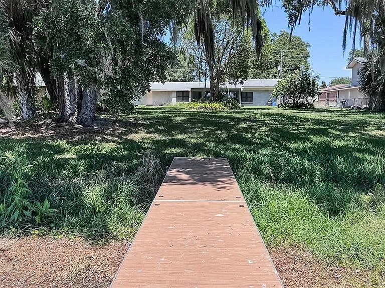 3895 Conine Dr E — Photo 16