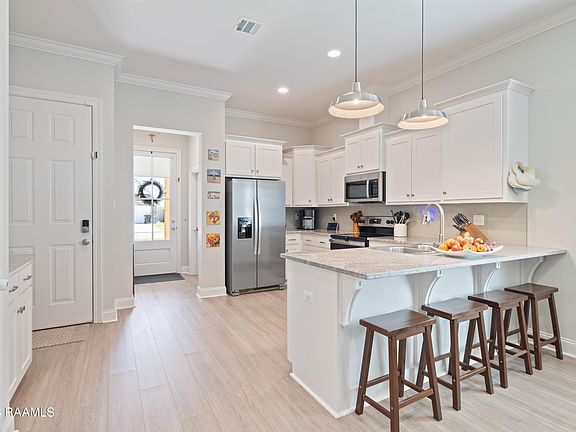 4th image of 321 Adry Ln