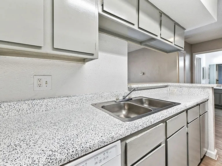 Pine Creek Apartments — Photo 34