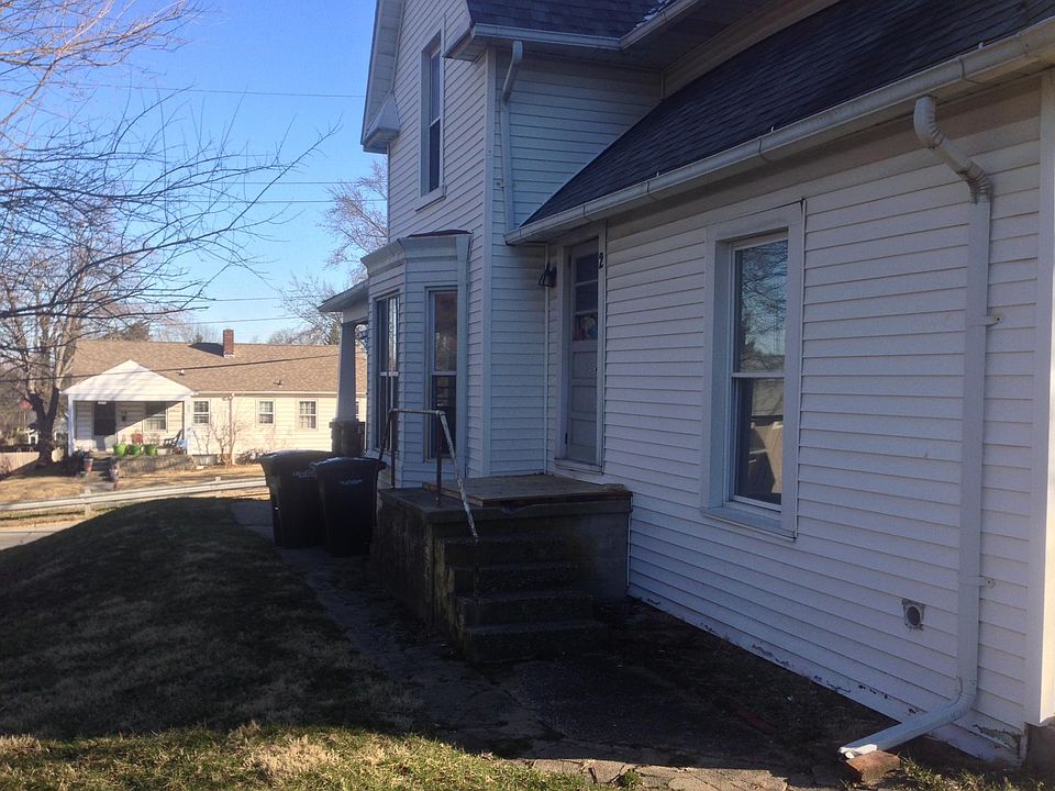 1st image of 406 Wilson Ave #2