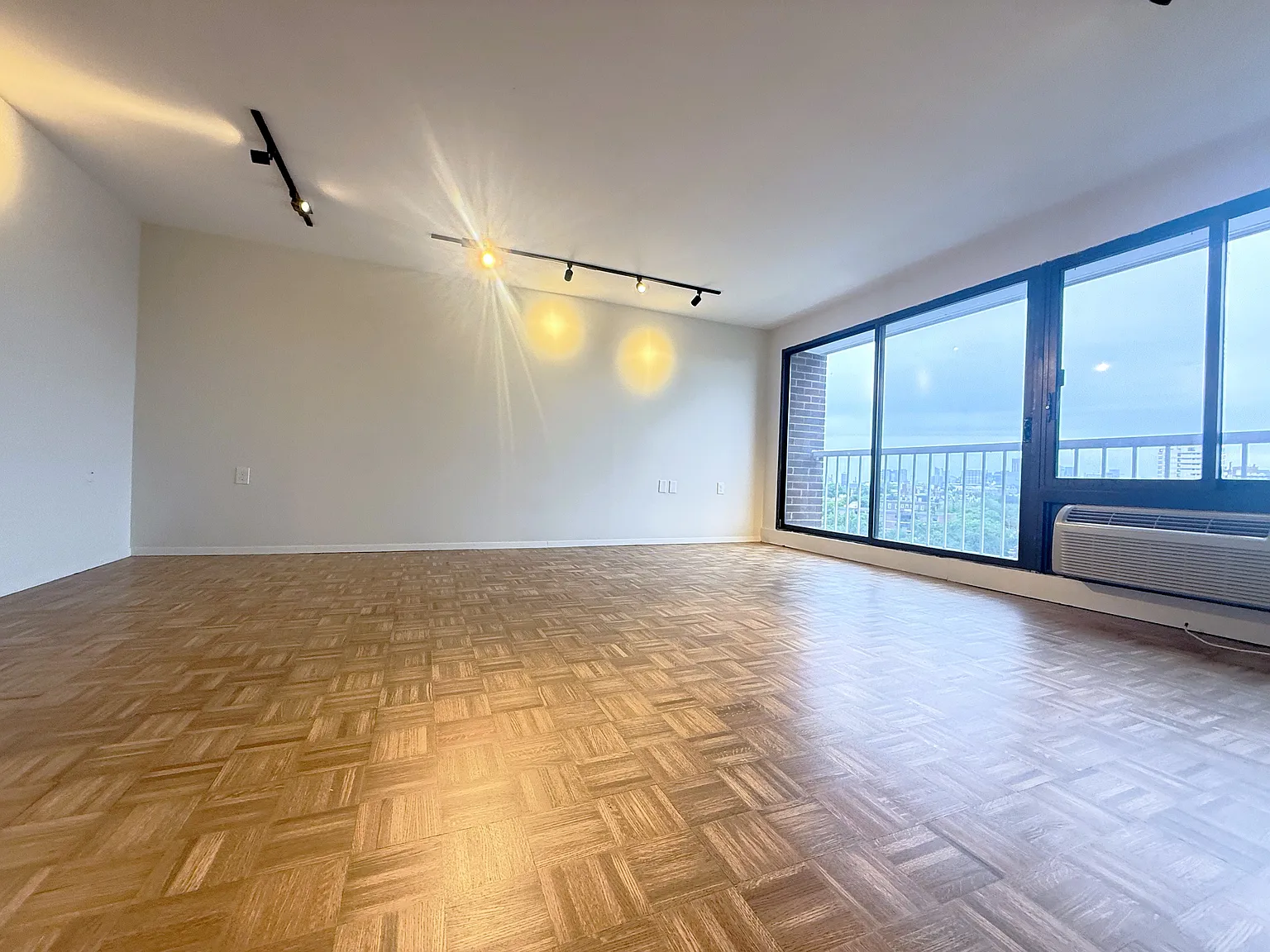 2 bed, 875 sqft, $4,000 — Photo 4