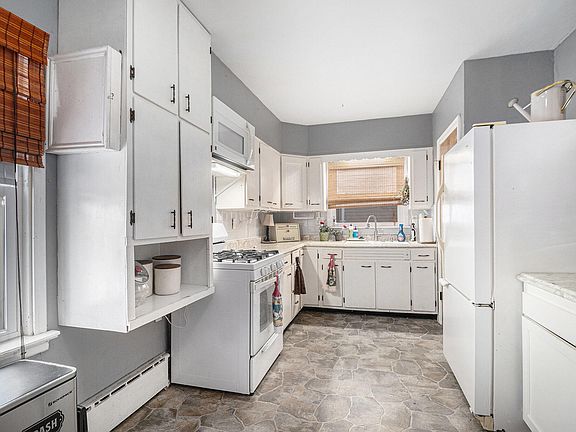 3rd image of 714 Pearl St