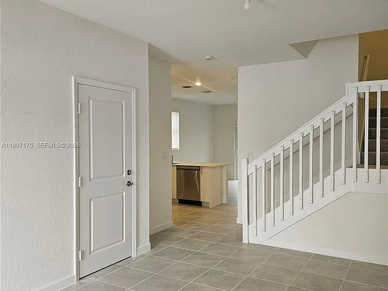 2739 SE 25th Ave — Photo 2
