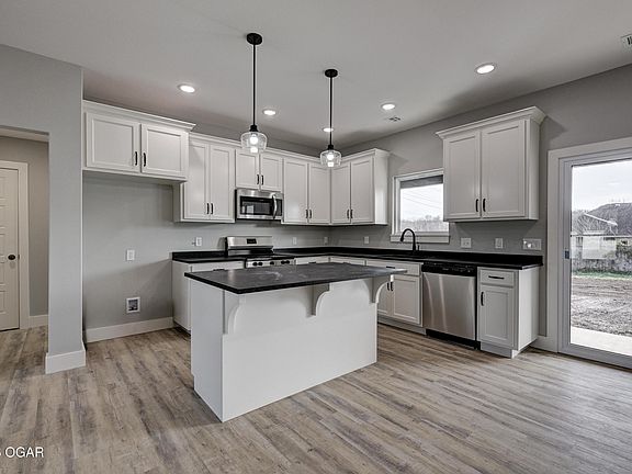 5th image of 2000 Lakeview St