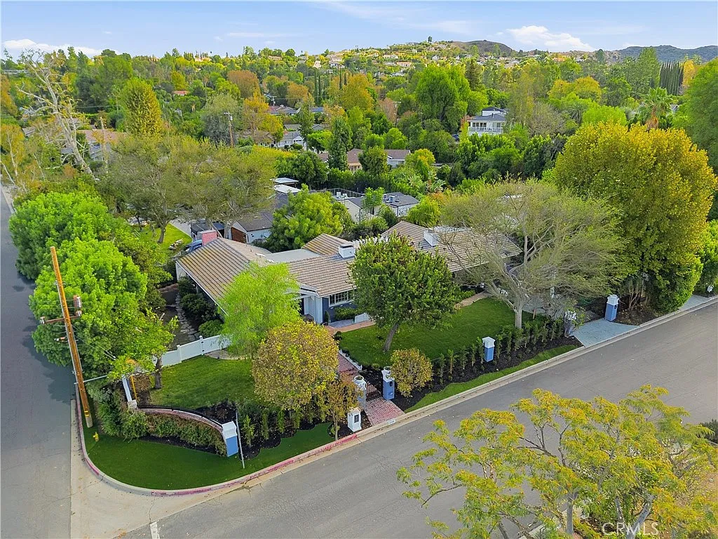 4 bed, 3000 sqft, $10,300 — Photo 3
