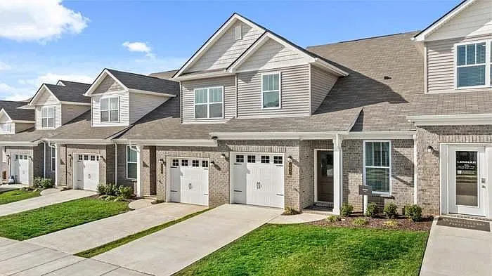 3 bed, 2.5 bath, 1846 sqft, $2,100 — Photo 1