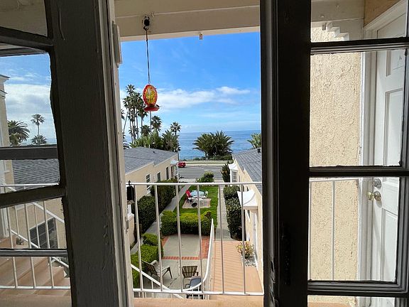 3rd image of 364 Cliff Dr APT A