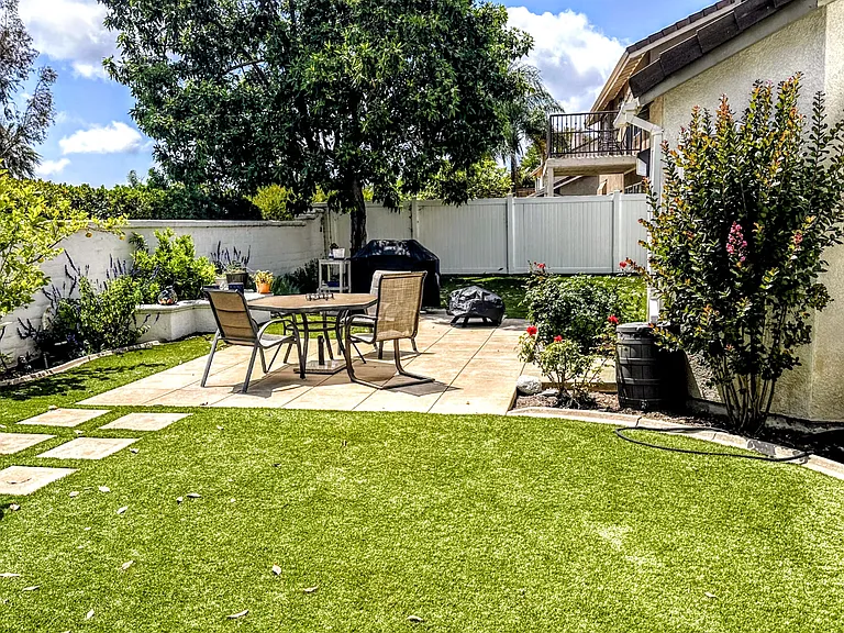 405 Lexington Cir — Photo 8