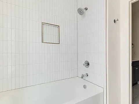 4 bed, 2.5 bath, 2184 sqft, $3,100 — Photo 3