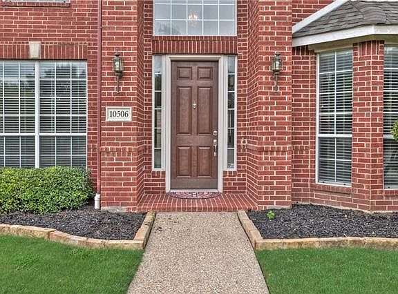 3rd image of 10506 Briar Brook Ln