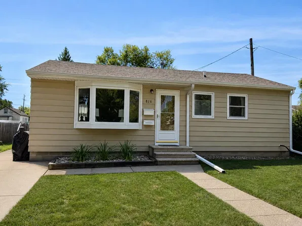 816 5th Ave NE, Aberdeen, SD 57401