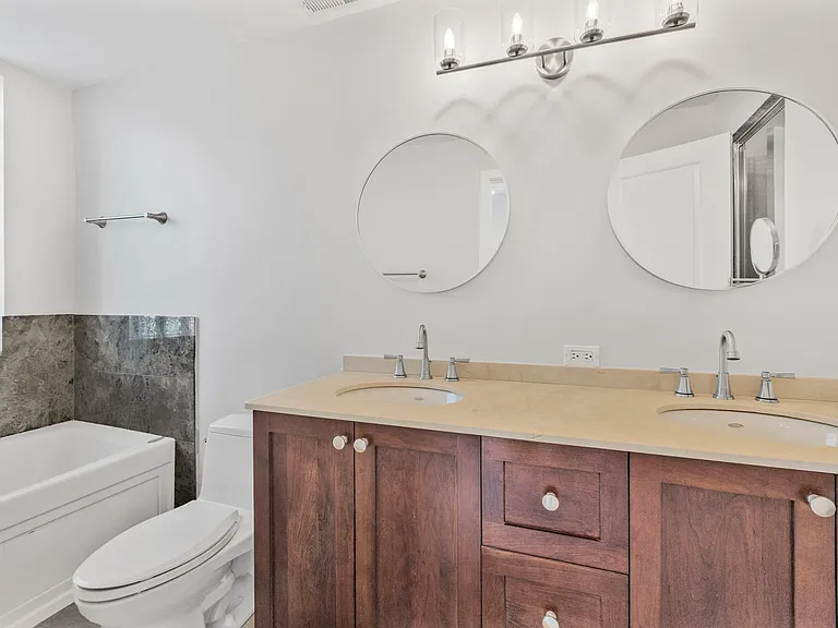 1747 N Wolcott Ave #2 — Photo 8