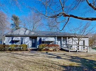 911 Liberty Dr, Thomasville, NC 27360