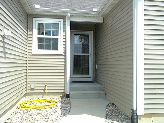 2nd image of 5532 Meadow Ln #10