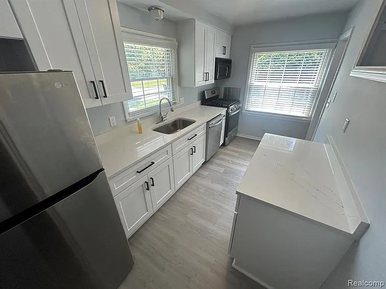 4121 Seminole Dr — Photo 5