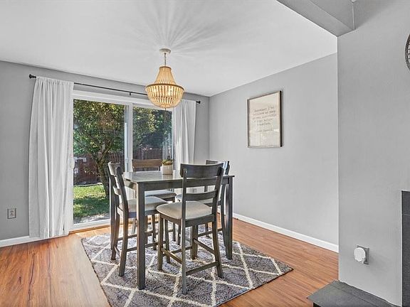 4th image of 327 Parkwood Dr