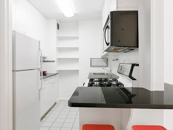 4th image of 382 Central Park W APT 6F