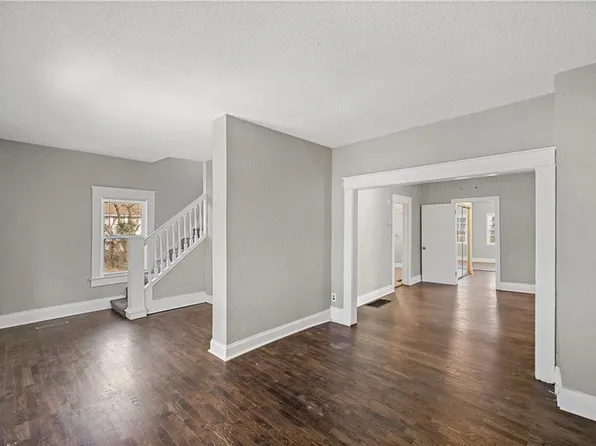 6821 Bales Ave, Kansas City, MO 64132