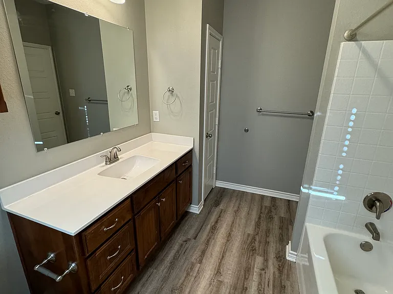 303 Janet St — Photo 11