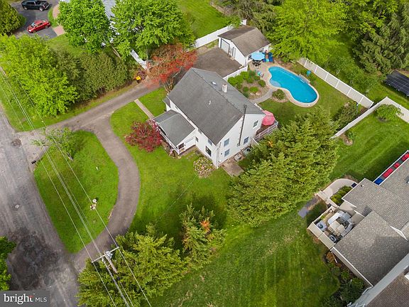 4th image of 5 Maple St