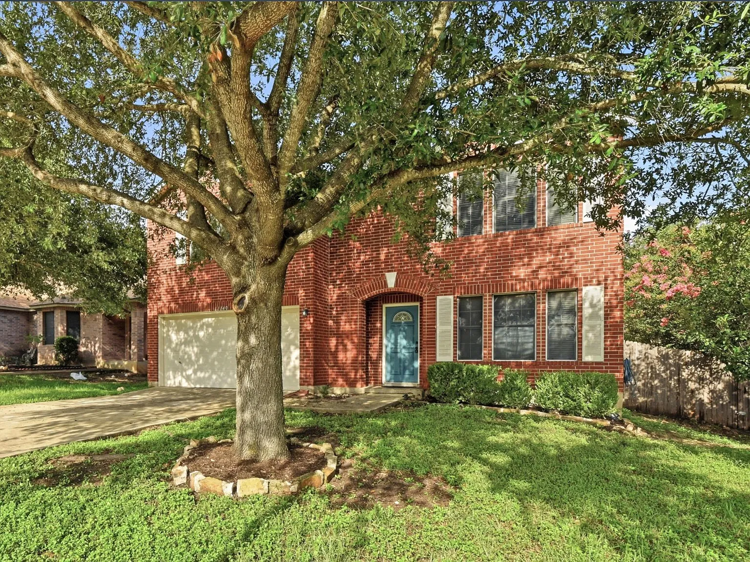 4 bed, 2.5 bath, 2834 sqft, $2,600 — Photo 3