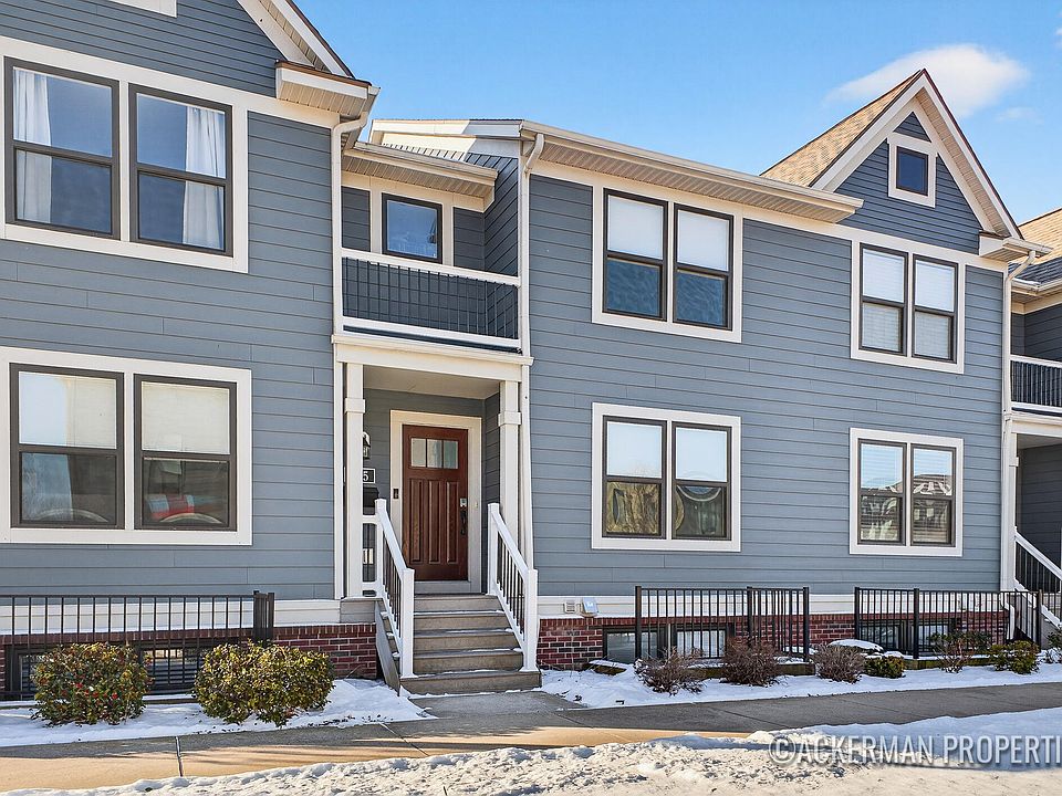 1st image of 455 La Grave Ave SE