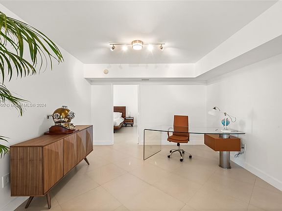 3rd image of 1800 N Bayshore Dr APT 2715