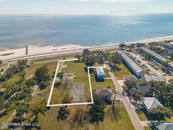 3rd image of 530 W Beach Blvd