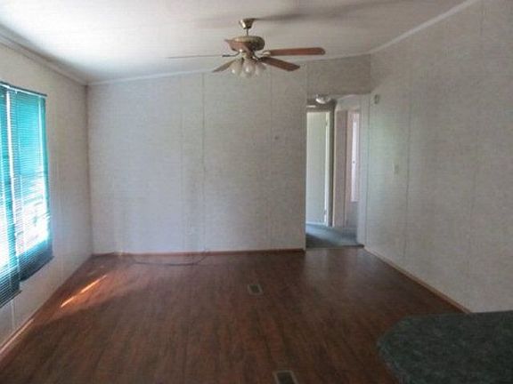 3rd image of 130 Briar Creek Dr