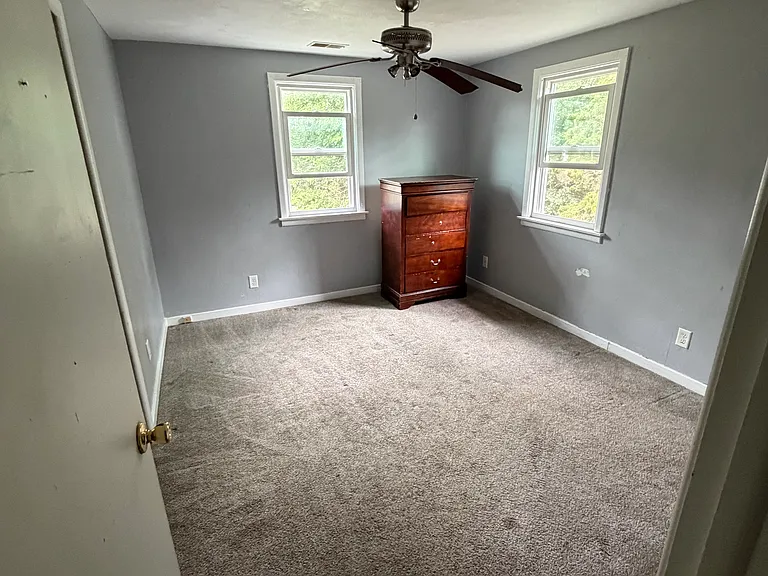 41 W Acacia Blvd — Photo 6