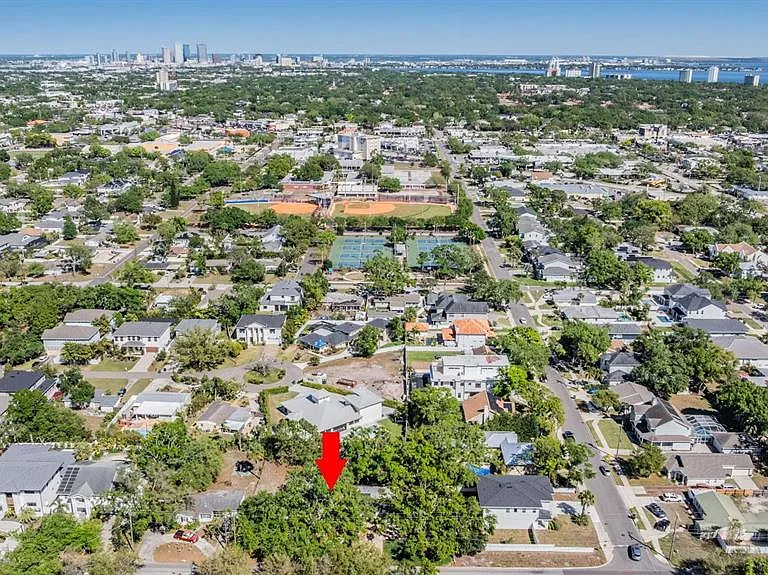 1104 S Lois Ave — Photo 30