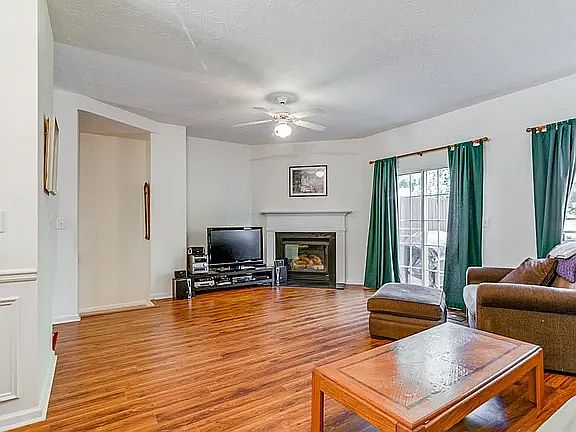 3rd image of 3688 Lantern Walk Ln