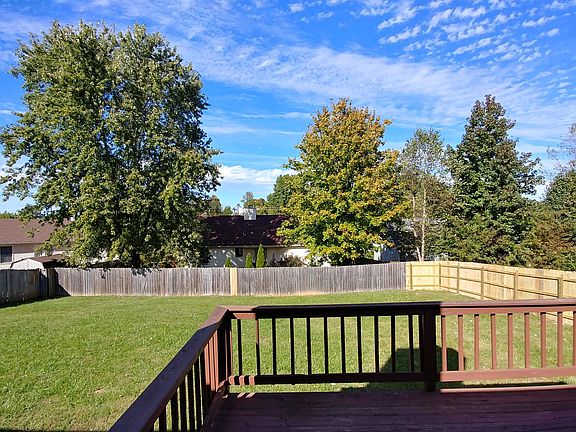 5th image of 233 Moncrest Dr