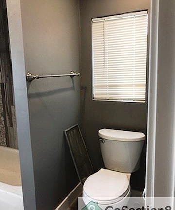 4th image of 537 N Serrano Ave #B