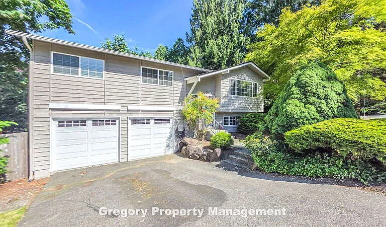 17606 Brook Blvd — Photo 1