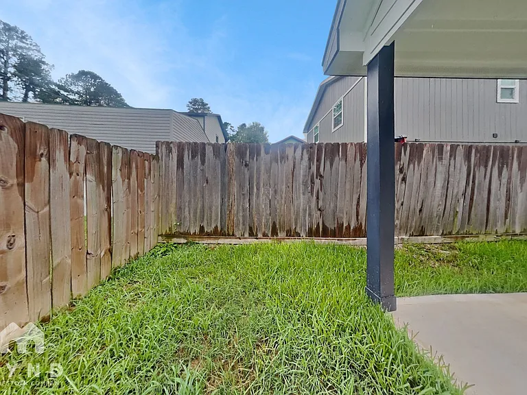 16855 Balmoral — Photo 14