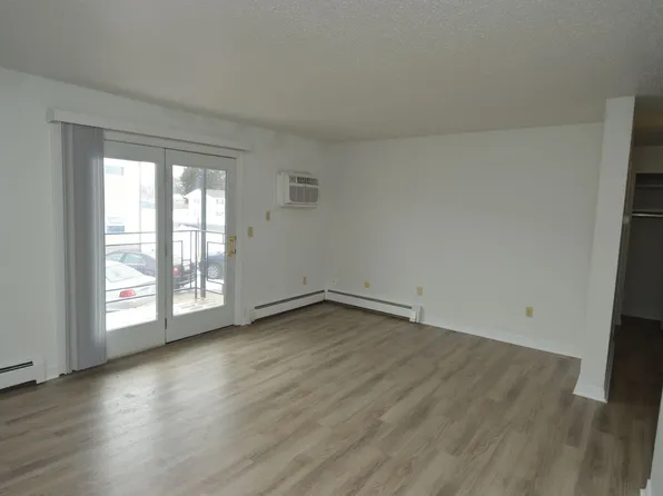 Evergreen Apartments, 2014 8th Ave NW #11, East Grand Forks, MN 56721