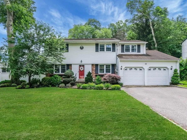 44 Cross Street, Smithtown, NY 11787