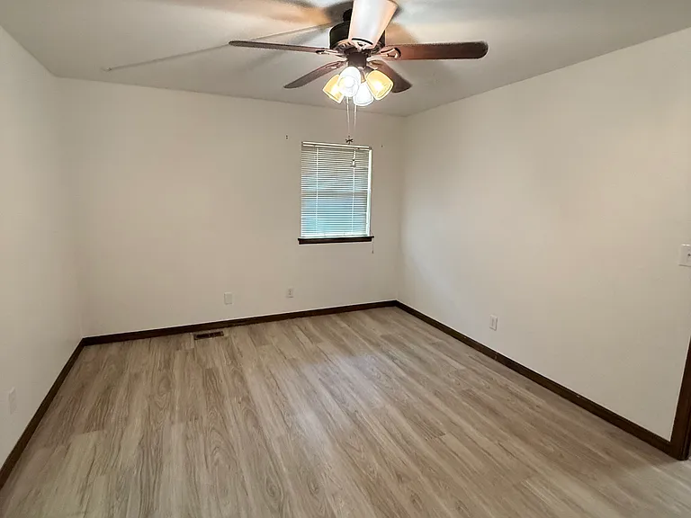 2517 Larkspur Ln — Photo 16