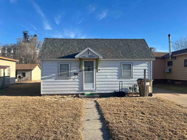 310 6th St., Gothenburg, NE 69138