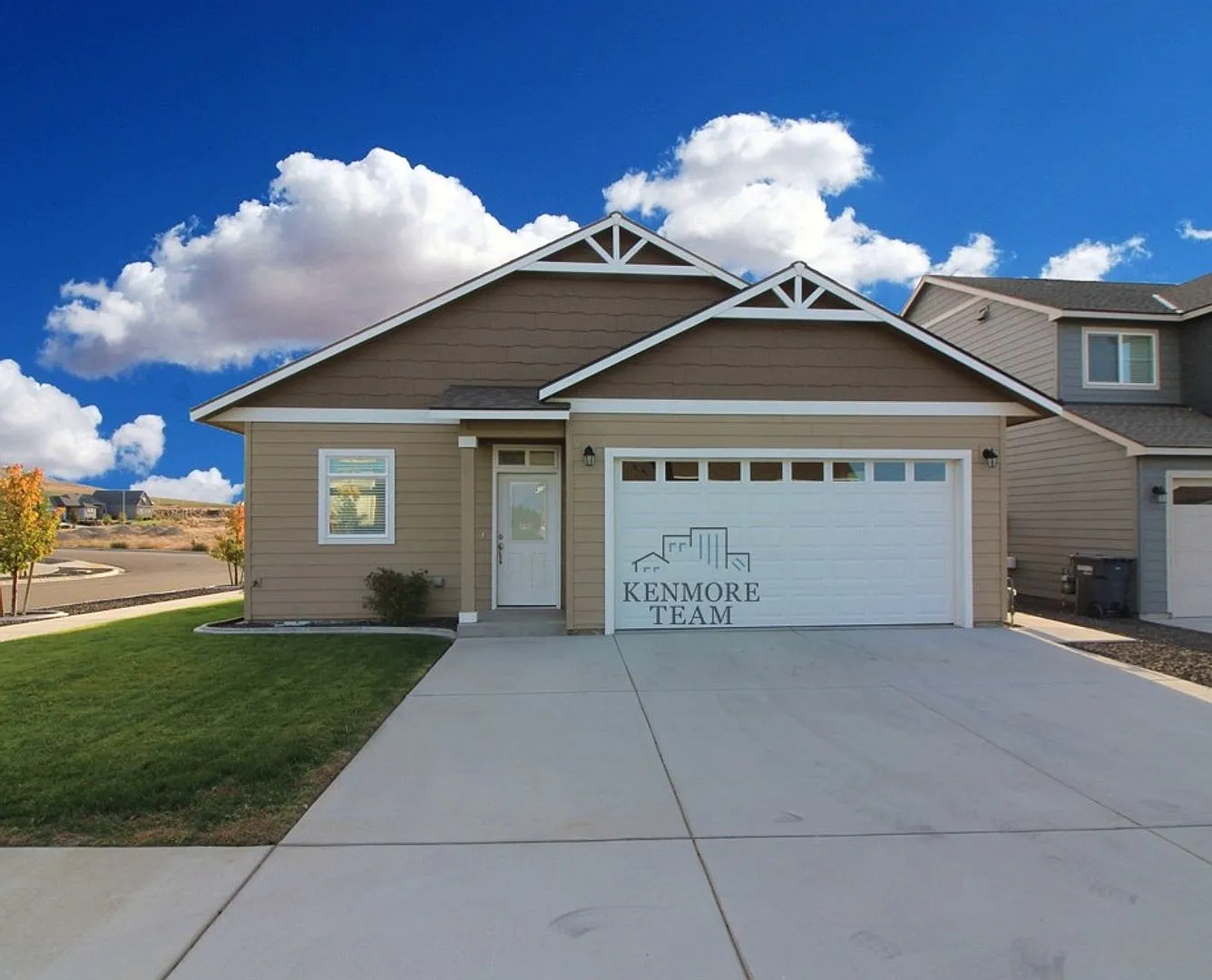 3 Bed, 2 Bath Home in Richland — Photo 1