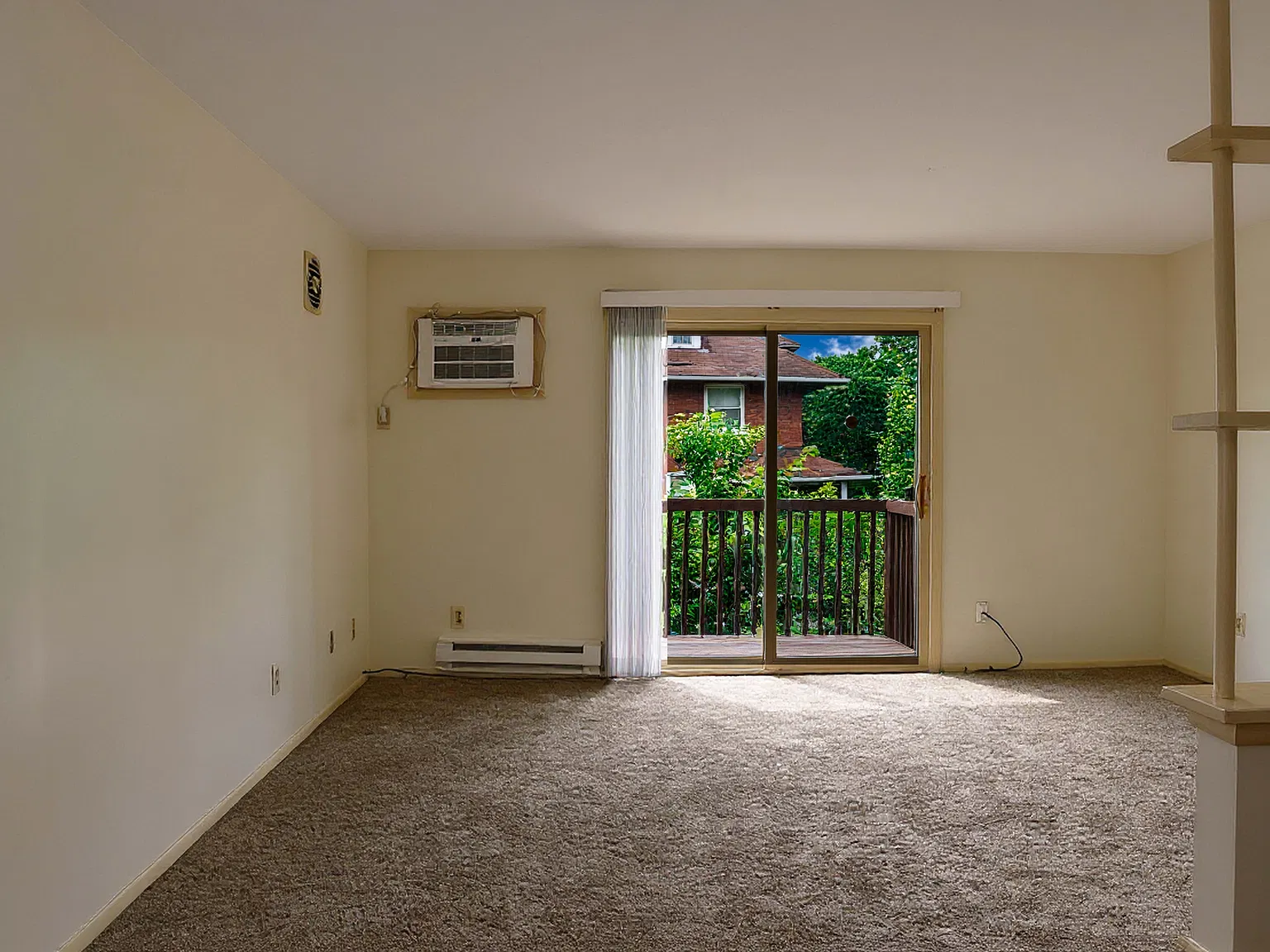 634 Gholson — Photo 2