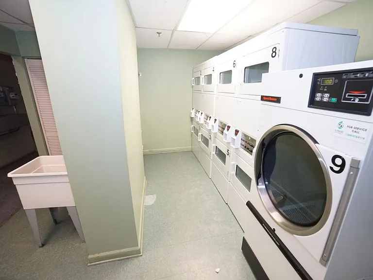 2800 N Pine Grove Ave #8I — Photo 24