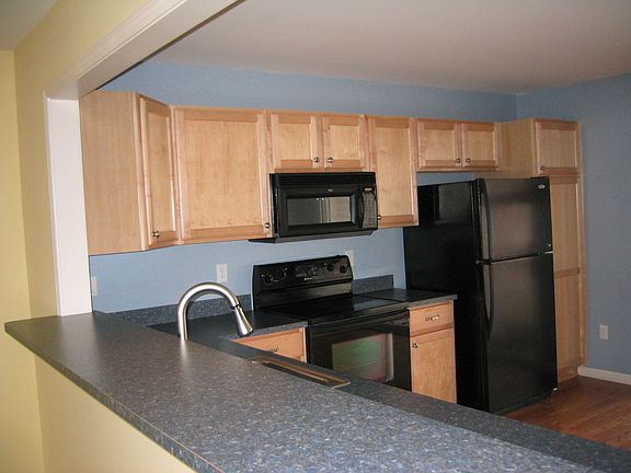 3rd image of 28468 Carlton Way Dr