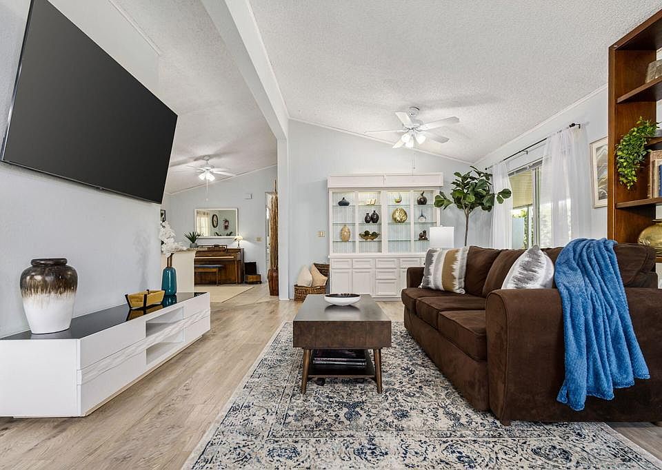 1st image of 73450 Country Club Dr Spc 33