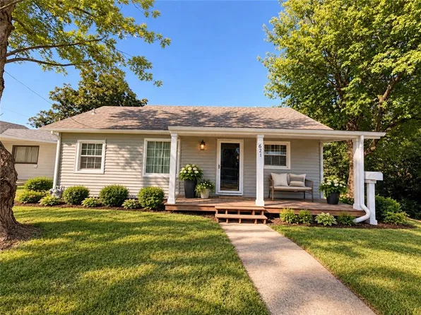 621 E Spring Ave, Bonner Springs, KS 66012
