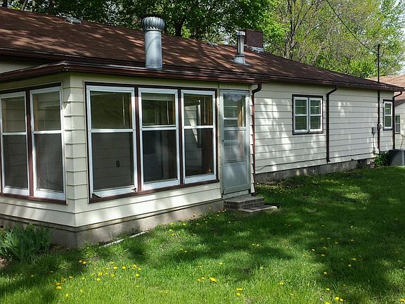 5th image of 202 McKinzie St N