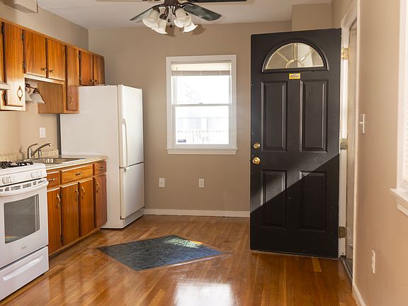 4th image of 373 Washington St #1