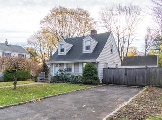 30 Crystal St, New Canaan, CT 06840